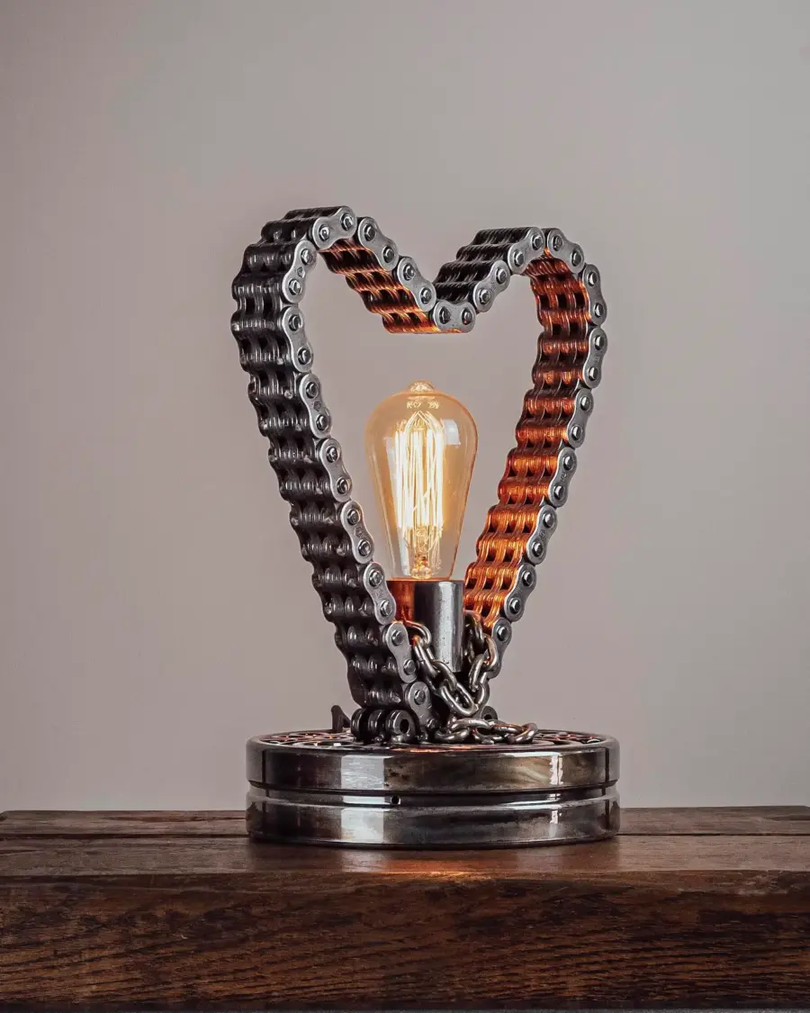 Heartchain Lamp