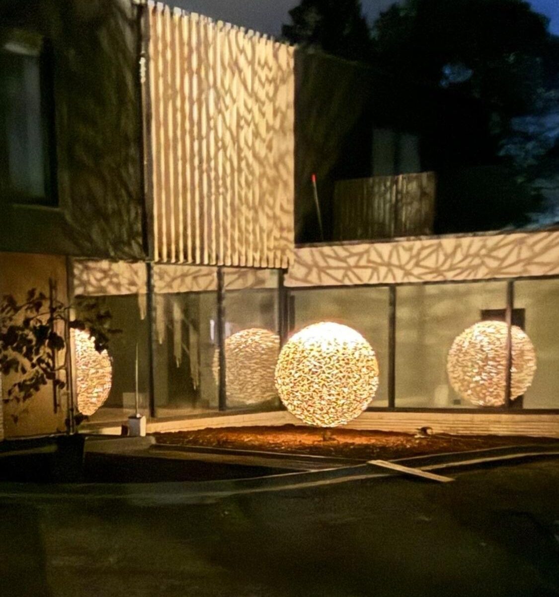 Light Screens and Illuminated Spheres 1