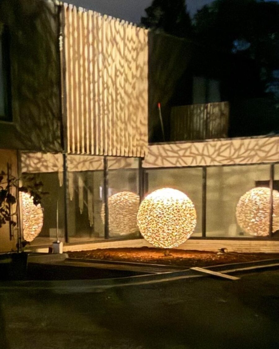 Light Screens and Illuminated Spheres
