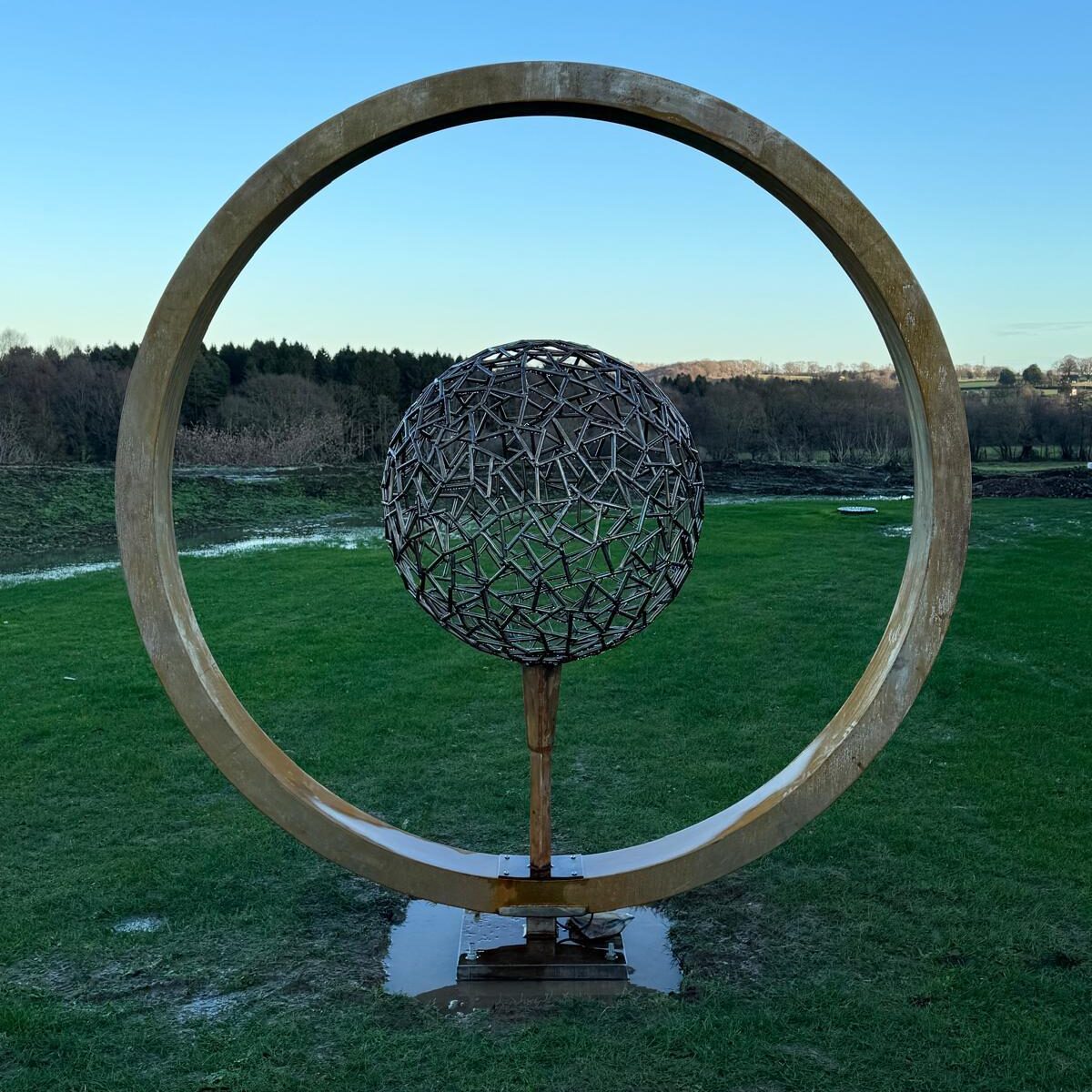 Moon Gate with Lattice Sphere 2