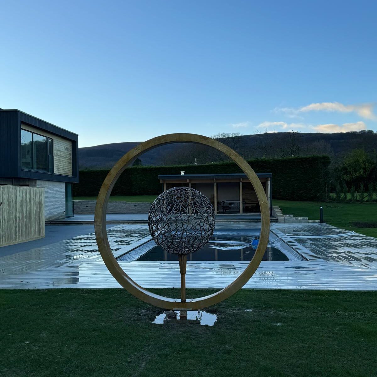 Moon Gate with Lattice Sphere 4